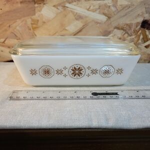 Pyrex Town & Country Refrigerator Dish and Lid